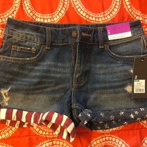 🆕🇺🇸JEAN SHORTS. USA FLAG TRIM. NEVER WORN🇺🇸